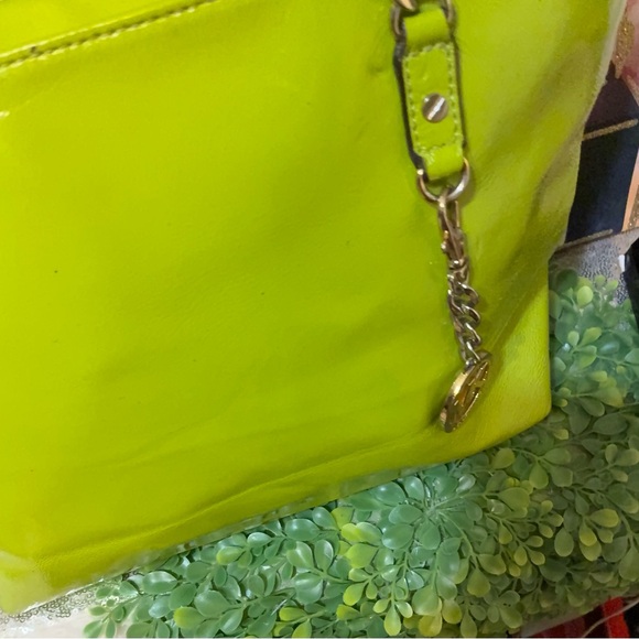 Micheal Kors Lime Green Tote Bag - Picture 2 of 13